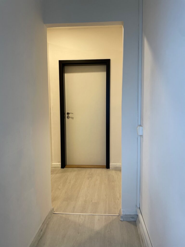 Výměna kovových zárubní za obložkové – foto 7 – Opravy a Montáže Mrocek Brno